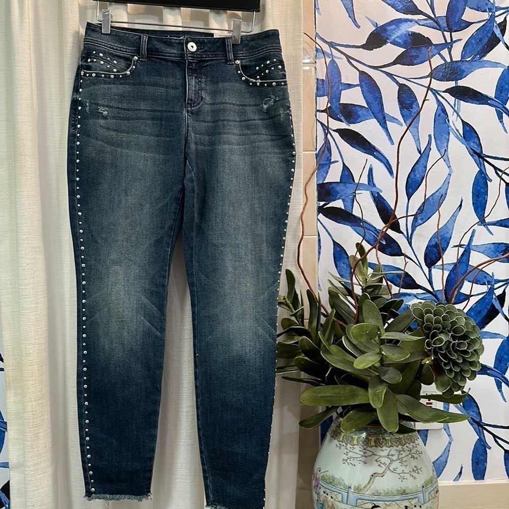 NWT Women’s INC Studded Skinny Leg Curvy Fit Starstruck Wash Jeans Size 10